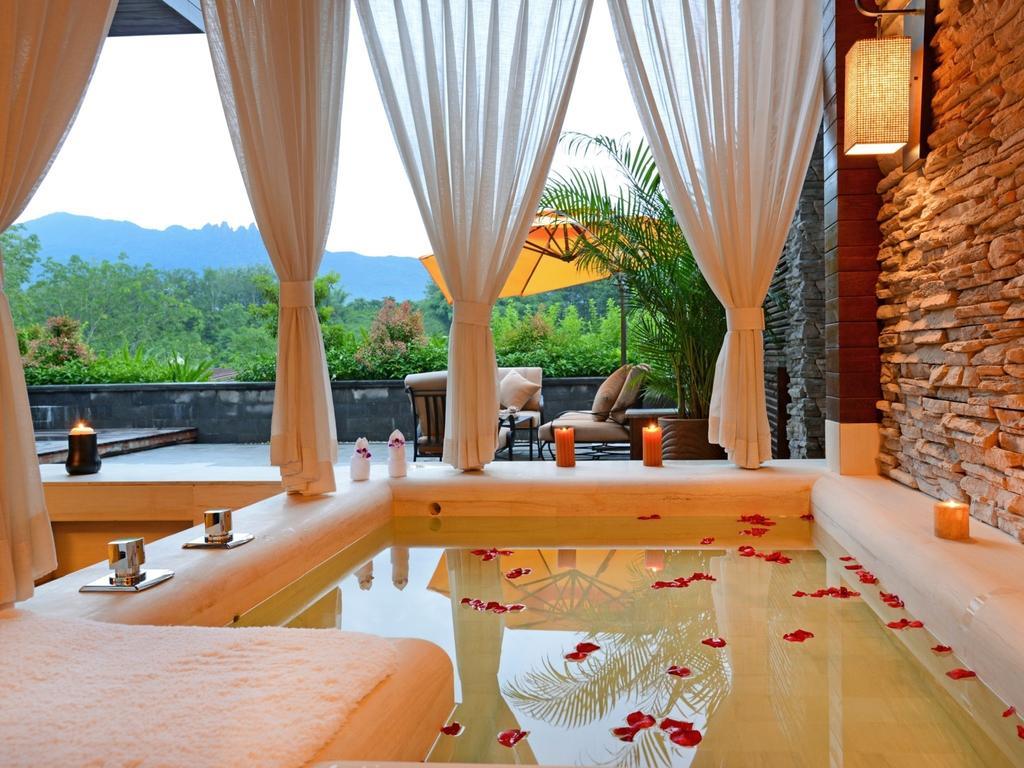 The Tang Hotel Hainan Mount Qixian Baoting Room photo